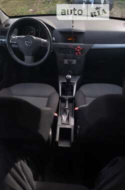 Универсал Opel Astra 2006 в Новояворовске