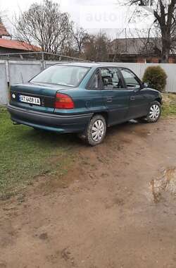 Седан Opel Astra 1995 в Коломиї