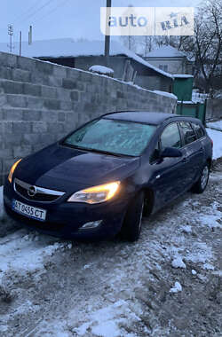 Універсал Opel Astra 2011 в Івано-Франківську