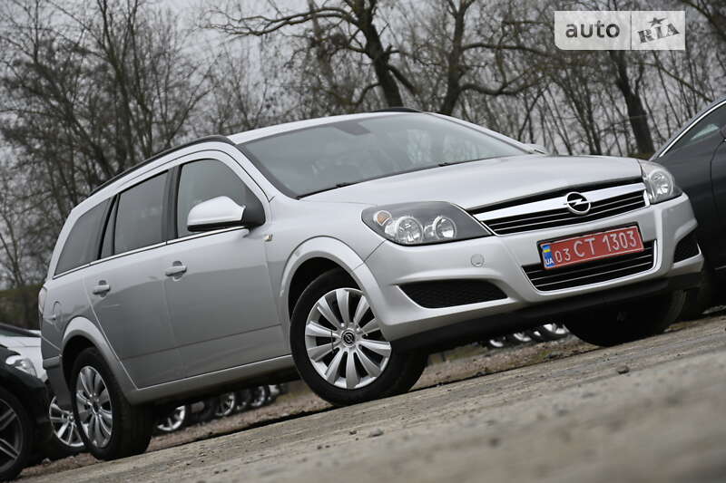 Універсал Opel Astra 2010 в Бердичеві