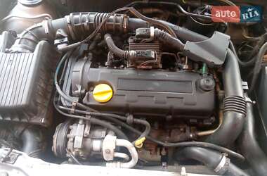 Хэтчбек Opel Astra 2000 в 