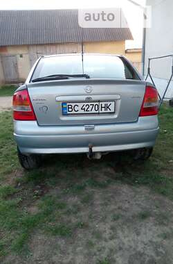 Хэтчбек Opel Astra 2000 в 