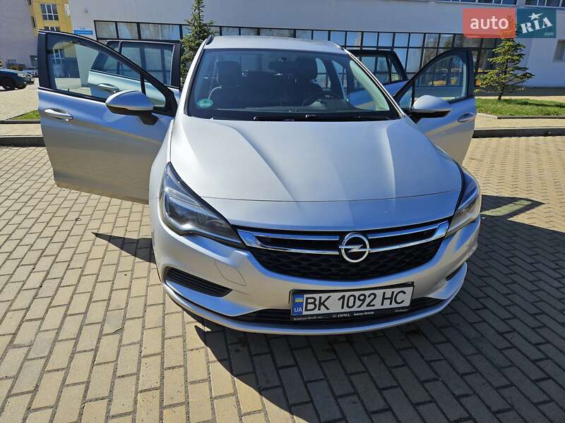 Универсал Opel Astra 2018 в Ровно