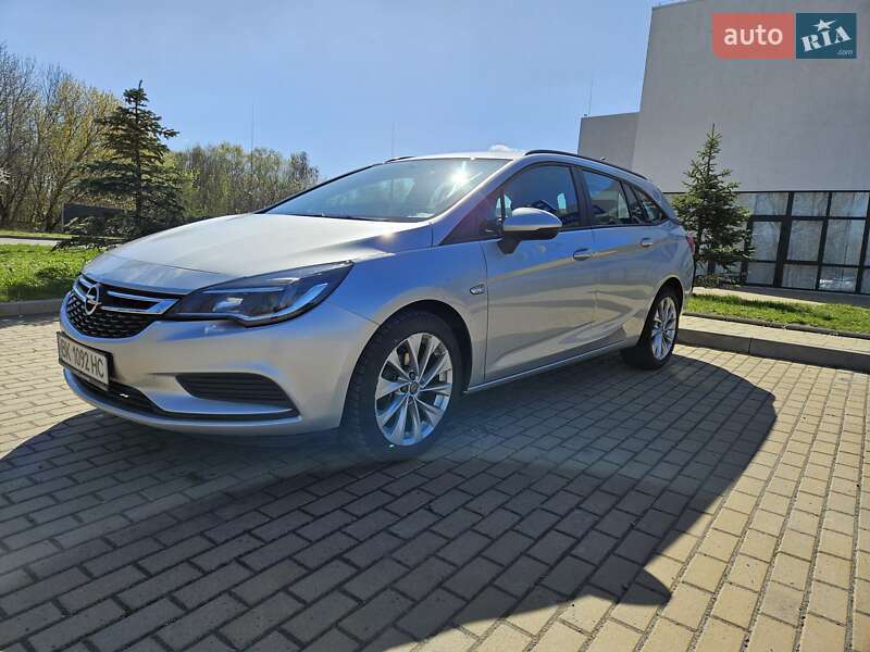 Универсал Opel Astra 2018 в Ровно