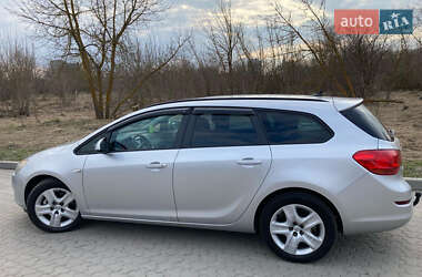 Универсал Opel Astra 2011 в 