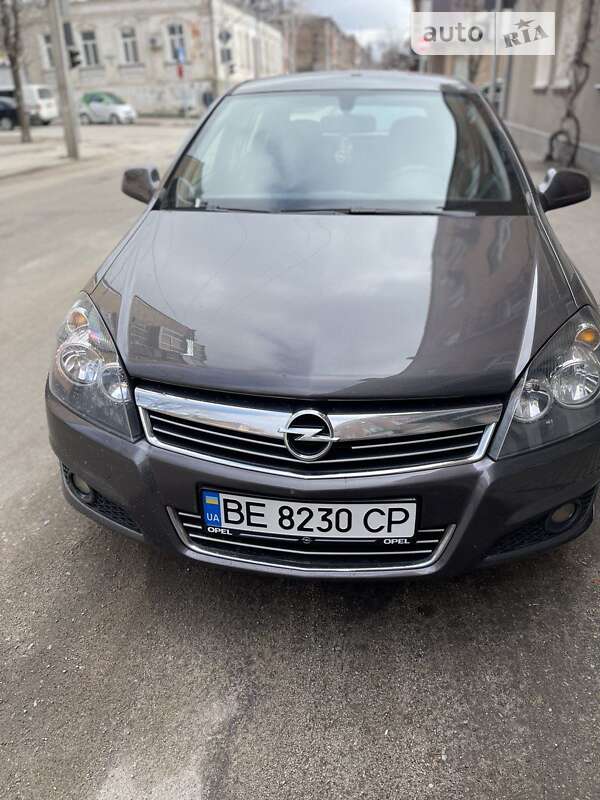 Хэтчбек Opel Astra 2011 в Кропивницком