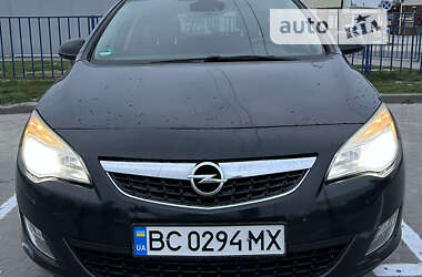 Універсал Opel Astra 2011 в Львові