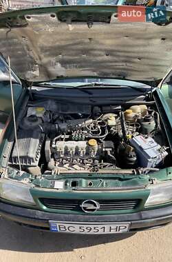 Универсал Opel Astra 1996 в 
