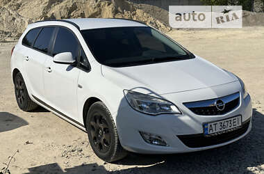 Универсал Opel Astra 2012 в Ивано-Франковске