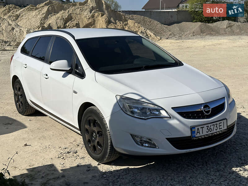 Opel Astra 2012