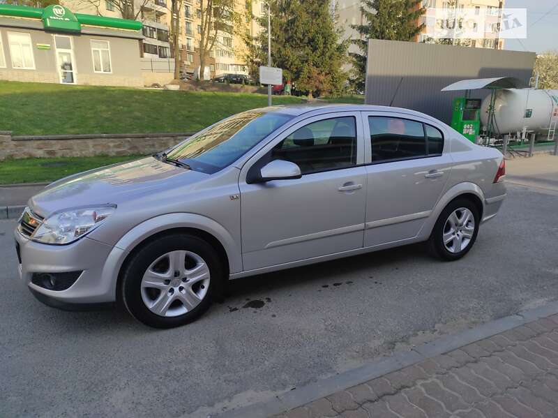 Седан Opel Astra 2009 в Тернополі