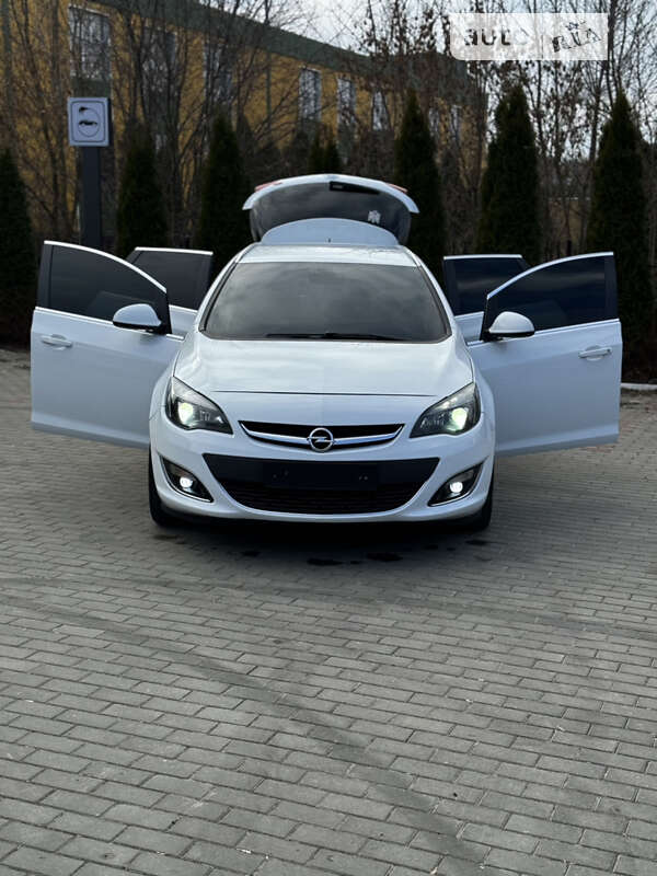 Универсал Opel Astra 2013 в Ровно