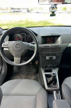 Универсал Opel Astra 2006 в Умани