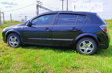 Хэтчбек Opel Astra 2008 в Раздельной