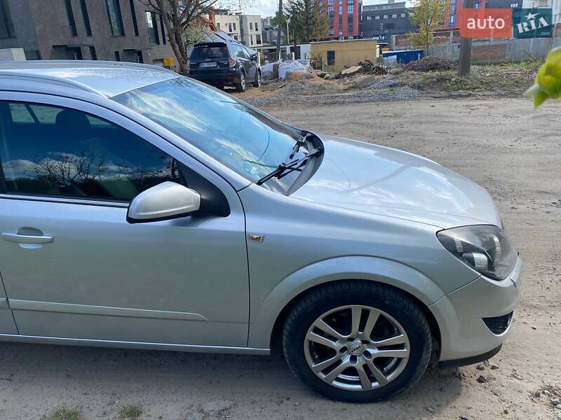 Універсал Opel Astra 2008 в Львові
