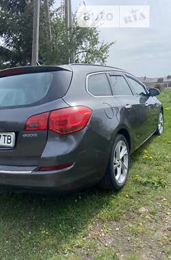 Универсал Opel Astra 2011 в Львове