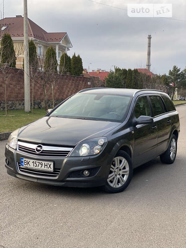 Универсал Opel Astra 2009 в Ровно