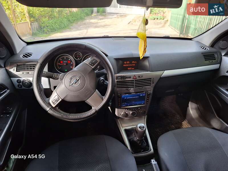 Универсал Opel Astra 2007 в Берегово