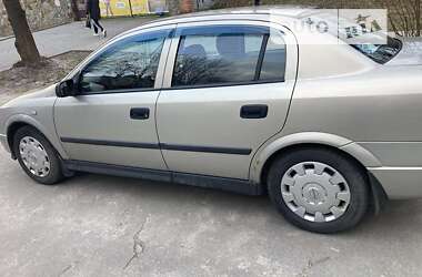 Седан Opel Astra 2006 в Львове