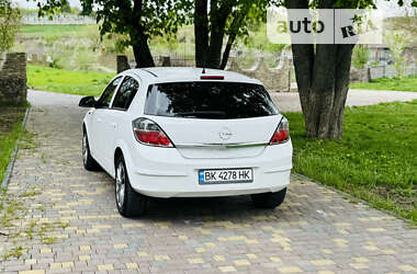 Хэтчбек Opel Astra 2013 в Ровно