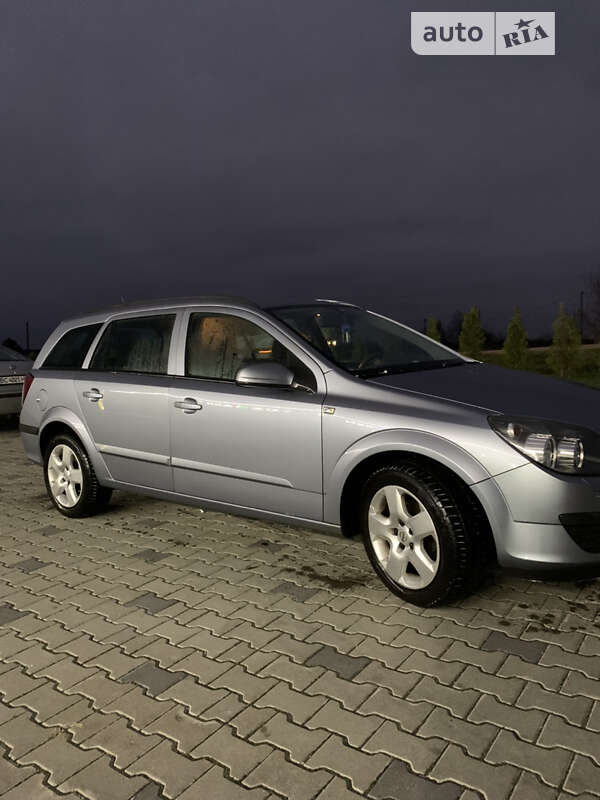 Универсал Opel Astra 2005 в Яворове