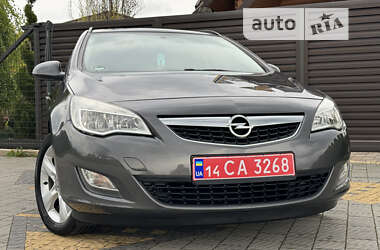 Универсал Opel Astra 2012 в Стрые