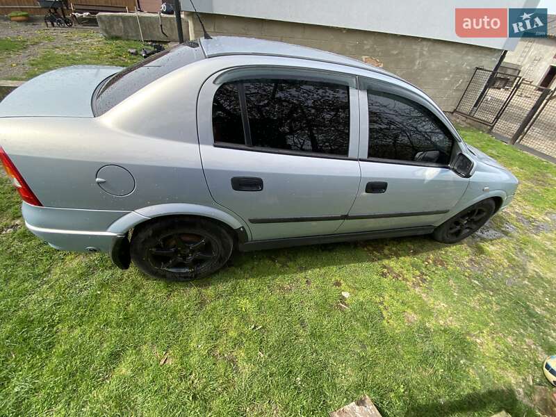 Седан Opel Astra 2004 в Львові