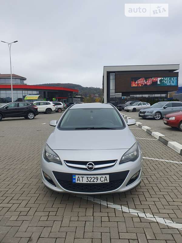 Універсал Opel Astra 2013 в Мукачевому