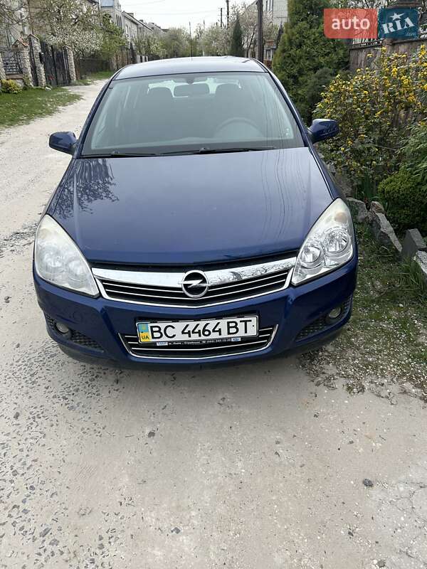 Хэтчбек Opel Astra 2008 в Золочеве