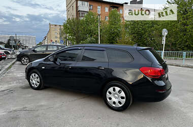 Универсал Opel Astra 2011 в Житомире