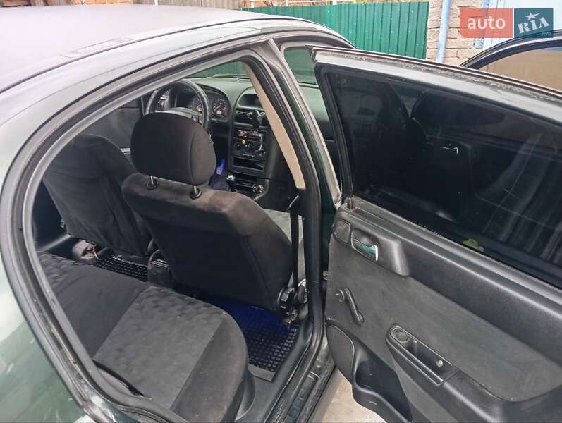 Седан Opel Astra 2001 в Деражне