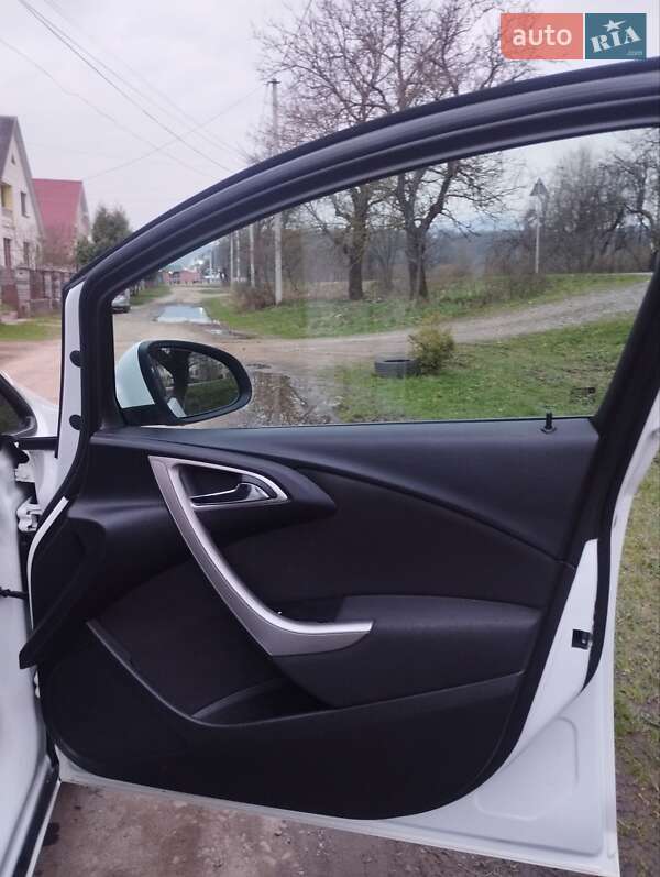 Универсал Opel Astra 2011 в Великом Березном