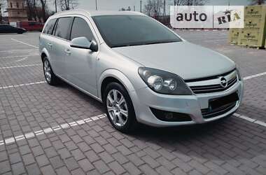 Універсал Opel Astra 2011 в Коломиї