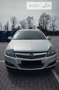 Універсал Opel Astra 2011 в Коломиї