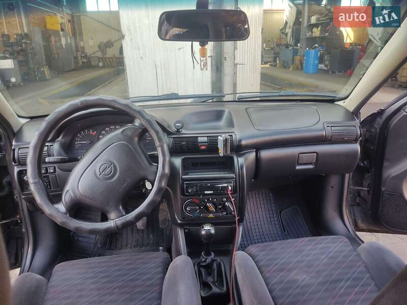 Універсал Opel Astra 1997 в Рівному