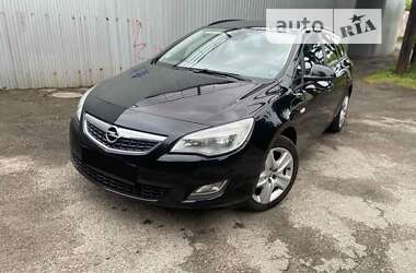 Універсал Opel Astra 2011 в Львові