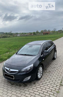 Универсал Opel Astra 2012 в Львове