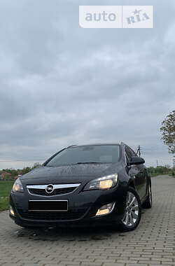 Универсал Opel Astra 2012 в Львове