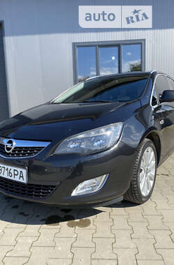 Универсал Opel Astra 2012 в Львове