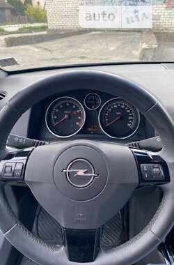 Универсал Opel Astra 2009 в Вараше