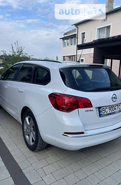 Универсал Opel Astra 2014 в Дрогобыче