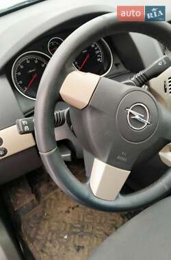 Хэтчбек Opel Astra 2007 в 