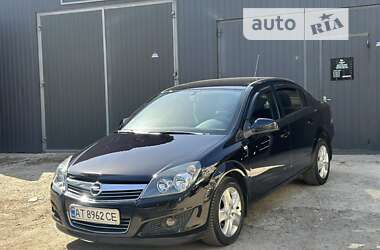 Opel Astra 2011