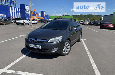 Универсал Opel Astra 2011 в Сваляве