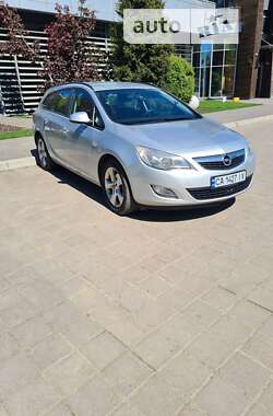 Универсал Opel Astra 2011 в Черкассах