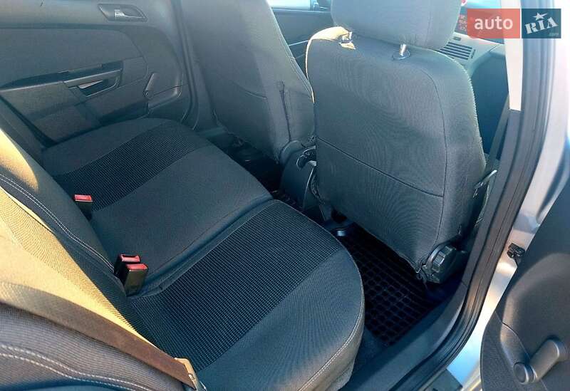 Универсал Opel Astra 2009 в Покровске