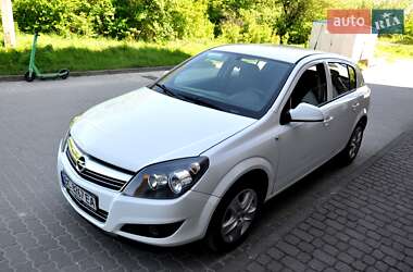 Хэтчбек Opel Astra 2013 в Львове