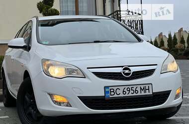 Универсал Opel Astra 2011 в Дрогобыче