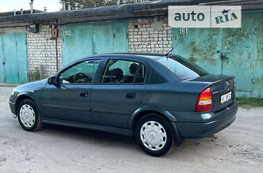 Седан Opel Astra 2004 в Киеве