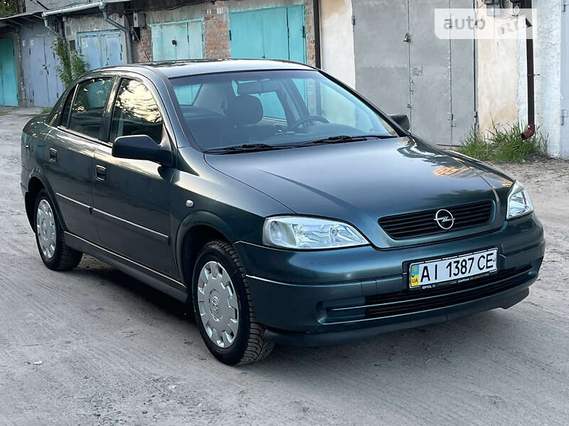 Седан Opel Astra 2004 в Киеве